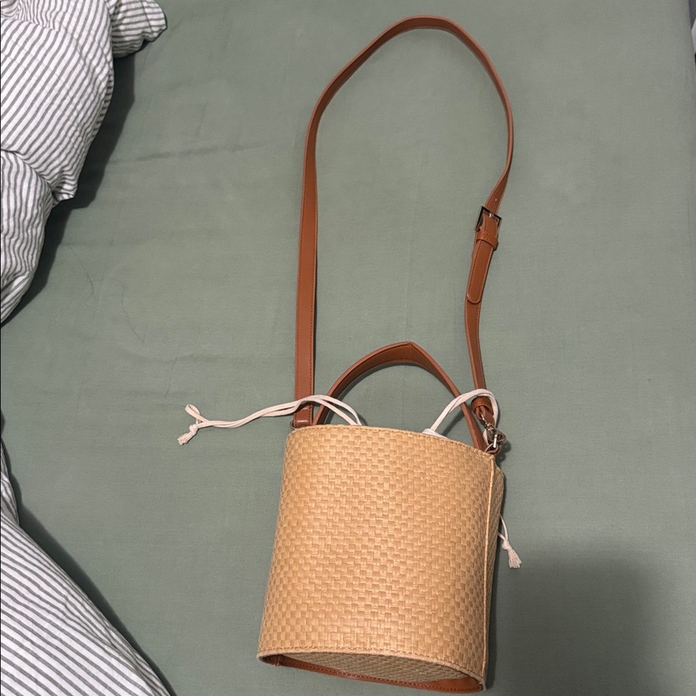 Forever 21 Woven Bucket Bag - Picture 6 of 10